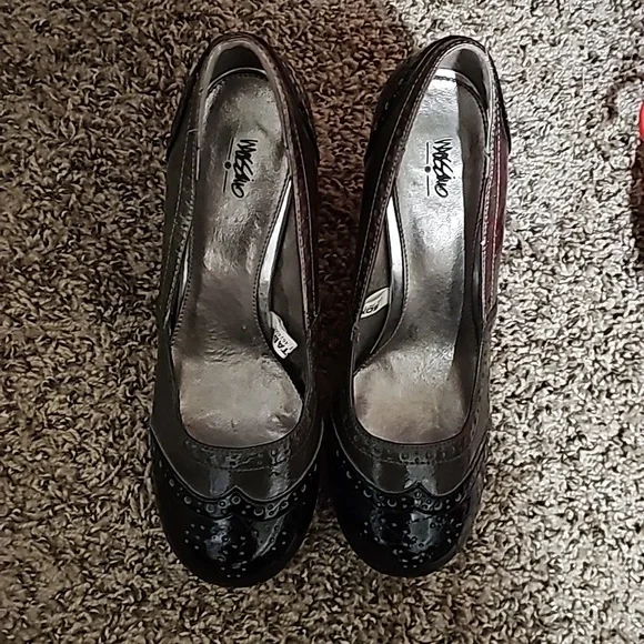 Black and gunmetal grey Mossimo heals. Size 8 with 3 inch heals. - Picture 1 of 4